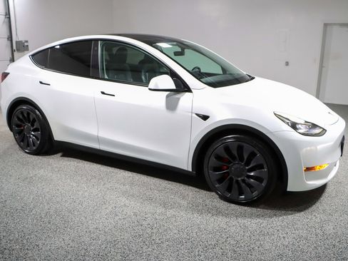Used 2023 Tesla Model Y Performance AWD/4WD image 6