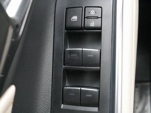 Used 2024 Toyota Highlander Platinum image 31