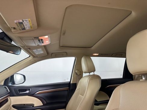 Used 2017 Toyota Highlander Limited image 27