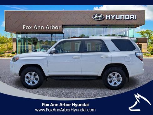 Used 2022 Toyota 4Runner SR5 Premium w/ Moonroof Package AWD/4WD image 2