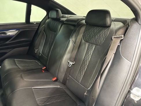 Used 2017 BMW 750i xDrive image 24