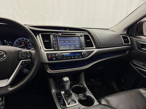 Used 2019 Toyota Highlander Limited image 16