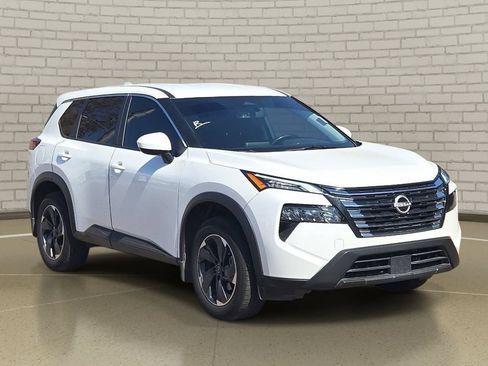 Used 2025 Nissan Rogue SV FWD image 3