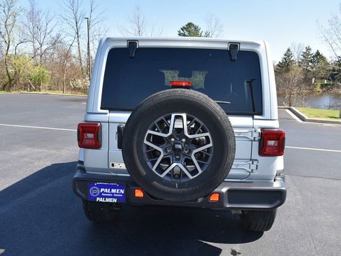 Used 2024 Jeep Wrangler Unlimited Sahara w/ Dual Top Group AWD/4WD image 6