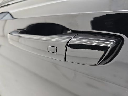 Used 2024 Hyundai Venue SEL FWD image 41