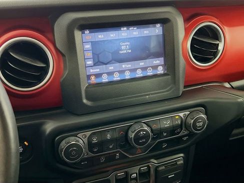 Used 2019 Jeep Wrangler Unlimited Rubicon w/ LED Lighting Group AWD/4WD image 17