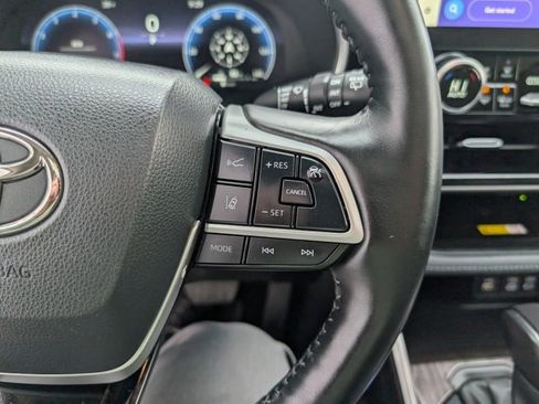 Used 2023 Toyota Highlander Limited image 13