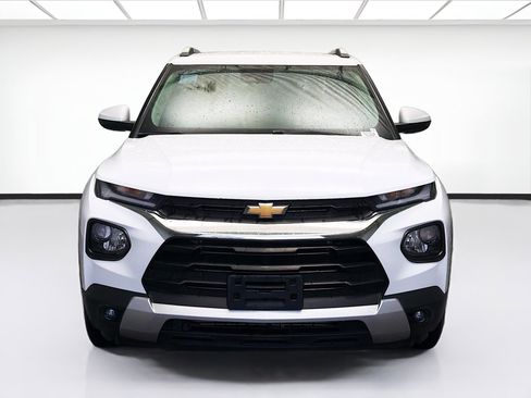 Used 2023 Chevrolet TrailBlazer LT image 2
