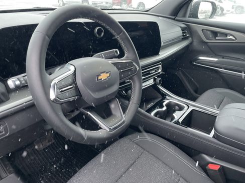 Used 2025 Chevrolet Traverse LT w/ Sun and Wheel Package image 9