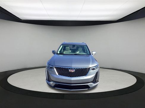Used 2025 Cadillac XT6 Premium Luxury AWD/4WD image 3