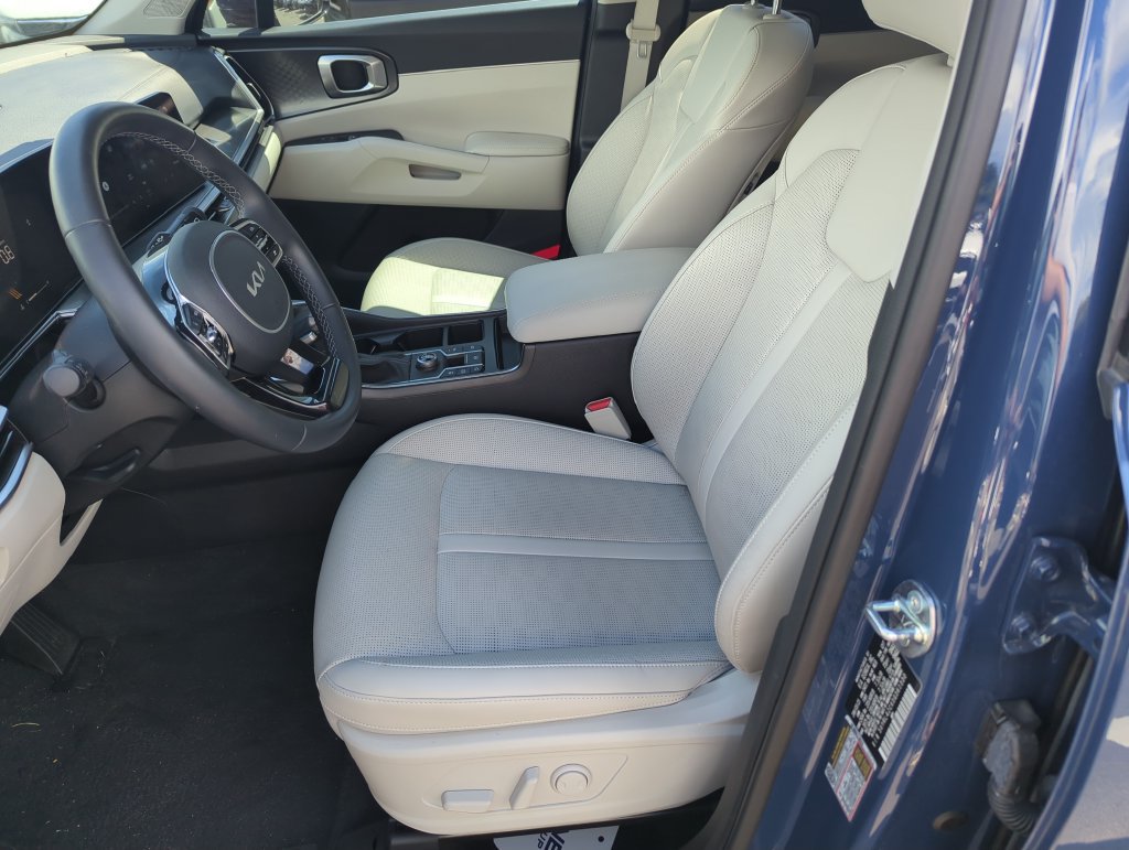 Used 2025 Kia Sorento S w/ Panoramic Sunroof Package FWD image 12