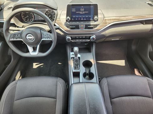 Used 2025 Nissan Altima 2.5 SV FWD image 25