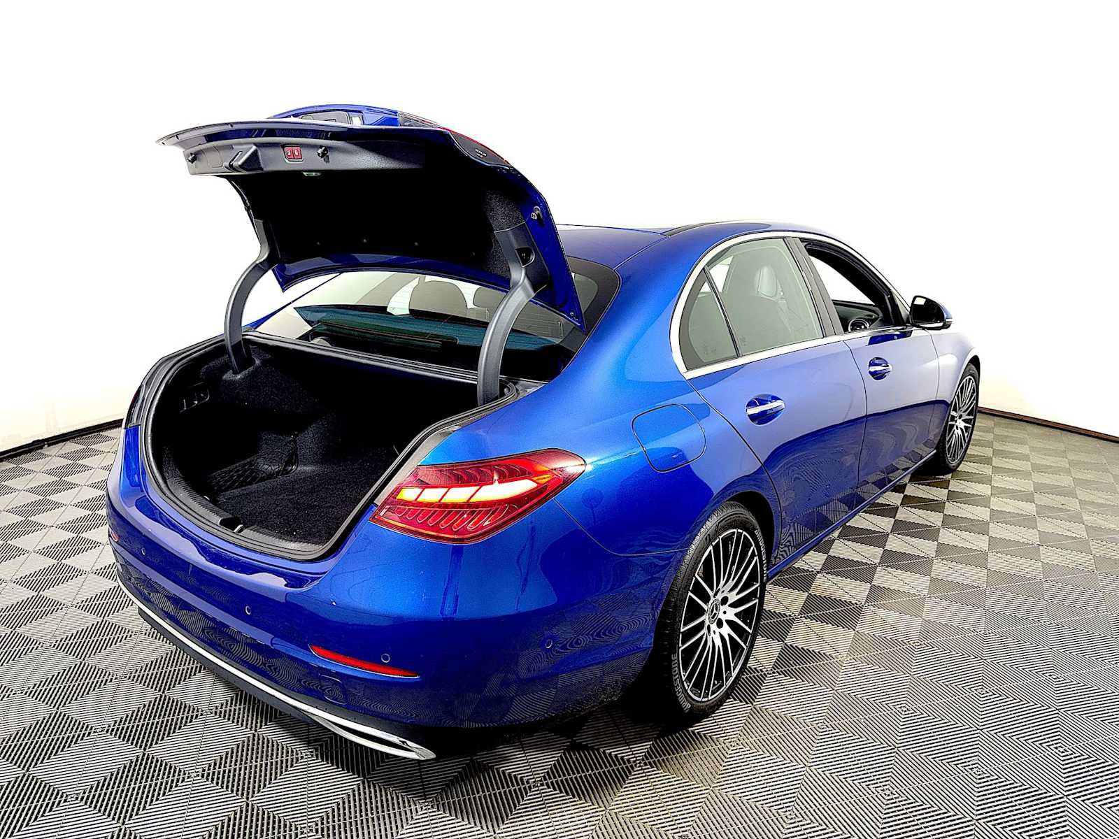 Used 2023 Mercedes-Benz C 300 4MATIC Sedan image 21