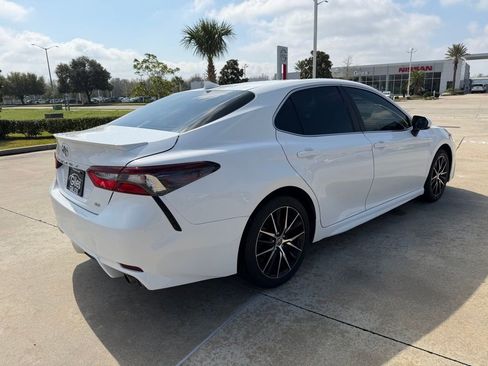 Used 2022 Toyota Camry SE image 5