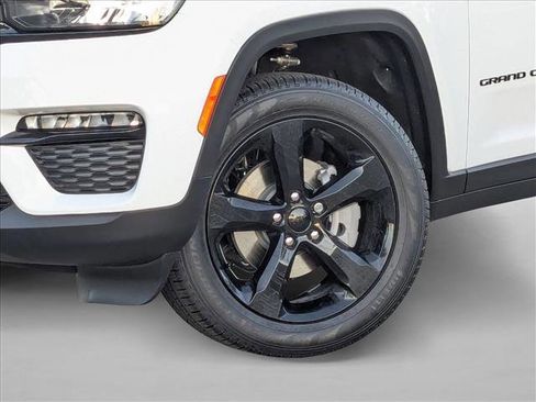 New 2025 Jeep Grand Cherokee Limited w/ Black Appearance Package image 10