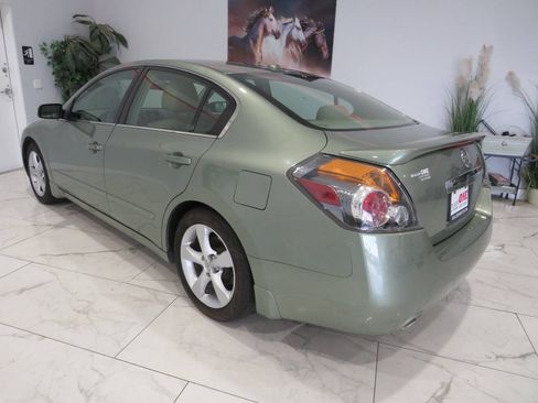 Used 2008 Nissan Altima 3.5 SE w/ Technology Pkg FWD image 5