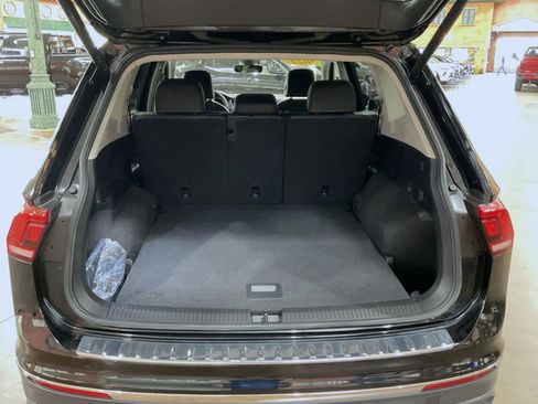 Used 2024 Volkswagen Tiguan SE w/ MDO Package, Two-Row AWD/4WD image 21