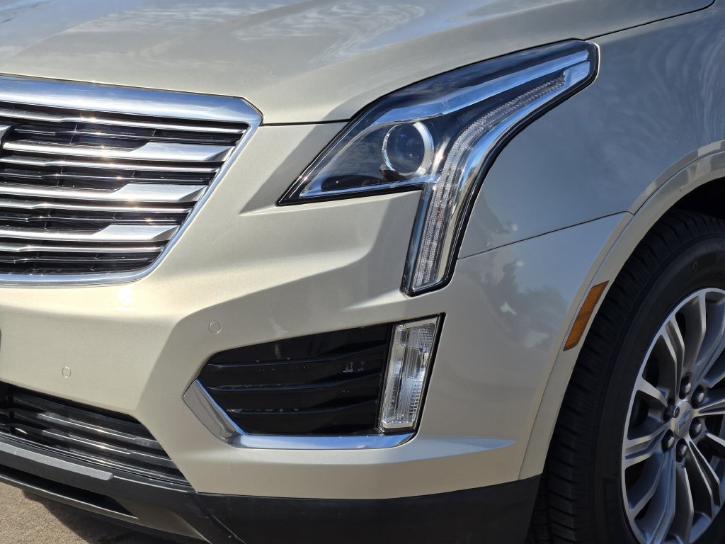 Used 2017 Cadillac XT5 Luxury w/ Driver Awareness Package FWD image 12