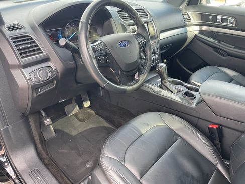 Used 2018 Ford Explorer XLT w/ Equipment Group 202A image 5