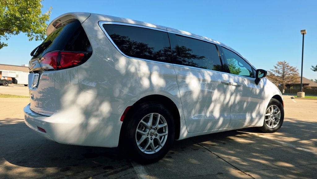 Used 2024 Chrysler Voyager LX FWD image 14