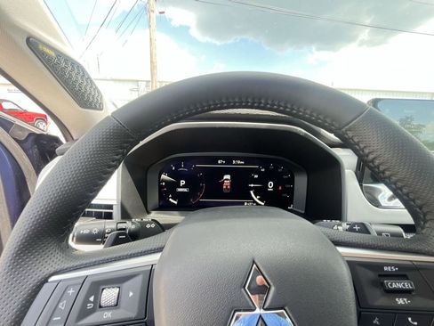 New 2025 Mitsubishi Outlander SE image 15