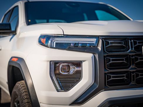 Used 2024 GMC Canyon Elevation w/ Convenience Package image 10