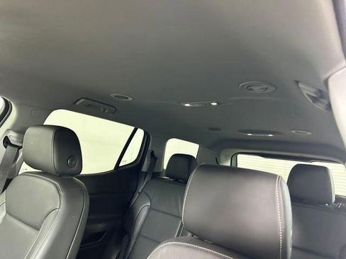 Certified 2023 GMC Acadia SLT w/ Preferred Package image 14