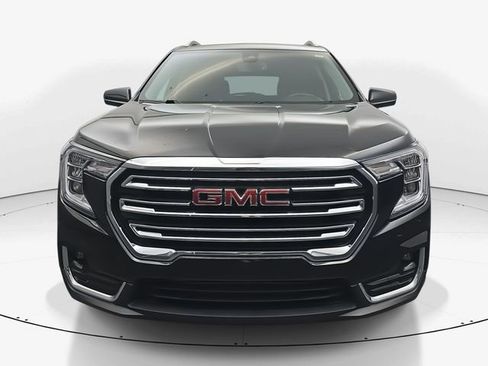 Used 2024 GMC Terrain SLT image 3