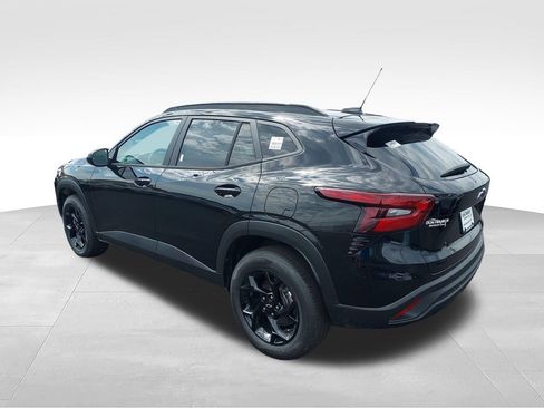 New 2026 Chevrolet Trax LT w/ Driver Confidence Package FWD image 3