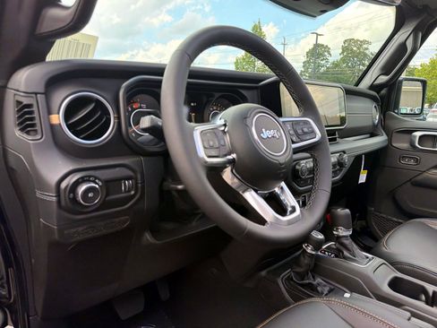 New 2026 Jeep Wrangler Unlimited Sahara AWD/4WD image 6