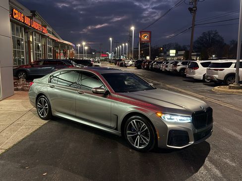 Used 2021 BMW 750i xDrive w/ Executive Package image 5