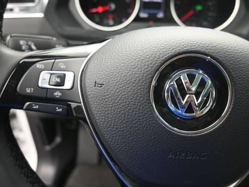 Used 2020 Volkswagen Tiguan SE FWD image 15