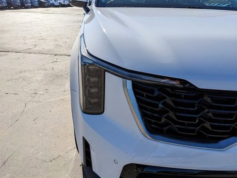 Certified 2025 Kia Sorento EX w/ Panoramic Sunroof Package image 11