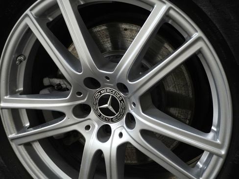 Used 2023 Mercedes-Benz GLC 300 4MATIC image 11