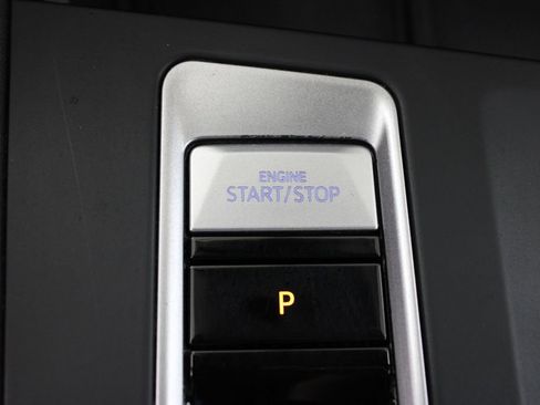 Used 2024 Volkswagen Atlas SE AWD/4WD image 25
