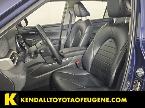 Used 2022 Toyota Highlander XLE AWD/4WD image 23