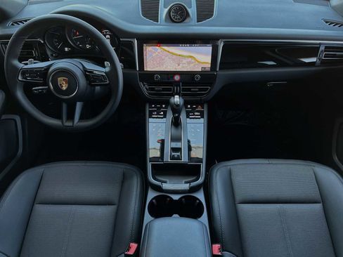Certified 2024 Porsche Macan image 6