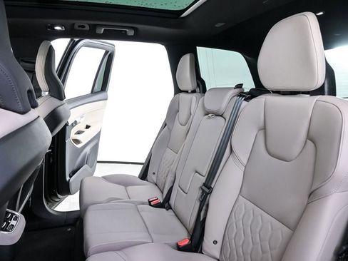 Certified 2025 Volvo XC90 B6 Plus image 23