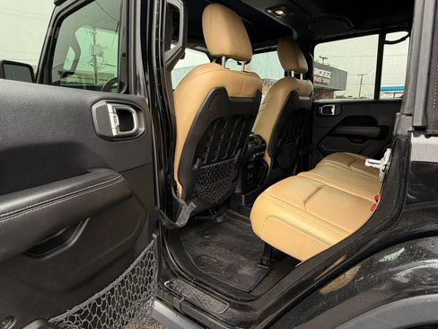 Used 2018 Jeep Wrangler Unlimited Rubicon AWD/4WD image 10