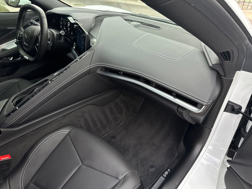 Used 2025 Chevrolet Corvette Z06 RWD image 32