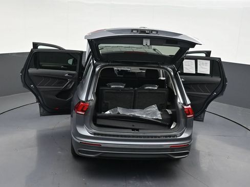 Used 2023 Volkswagen Tiguan SE FWD image 38