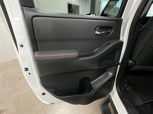 Used 2022 Nissan Frontier Pro-X RWD image 23
