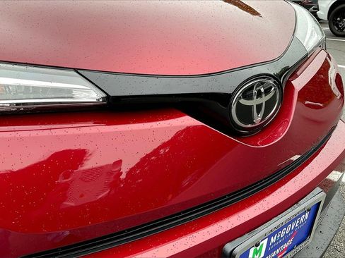 Used 2019 Toyota C-HR XLE image 26