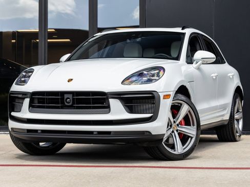 Certified 2026 Porsche Macan S AWD/4WD image 1