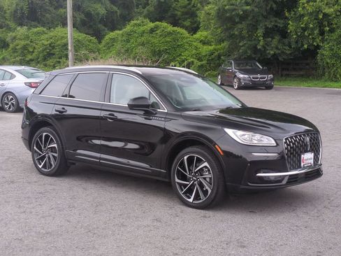 Used 2024 Lincoln Corsair Grand Touring AWD/4WD image 3