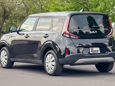 Used 2023 Kia Soul LX FWD image 6