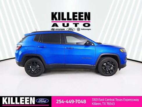 Used 2025 Jeep Compass Latitude w/ Altitude Special Edition AWD/4WD image 9