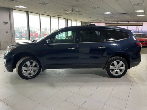 Used 2017 Chevrolet Traverse LT w/ Style and Technology Package image 4