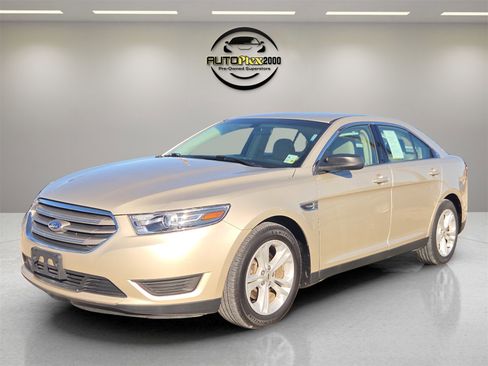 Used 2018 Ford Taurus SE image 3