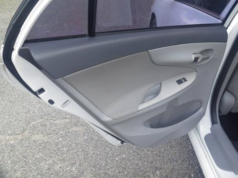 Used 2010 Toyota Corolla LE FWD image 19
